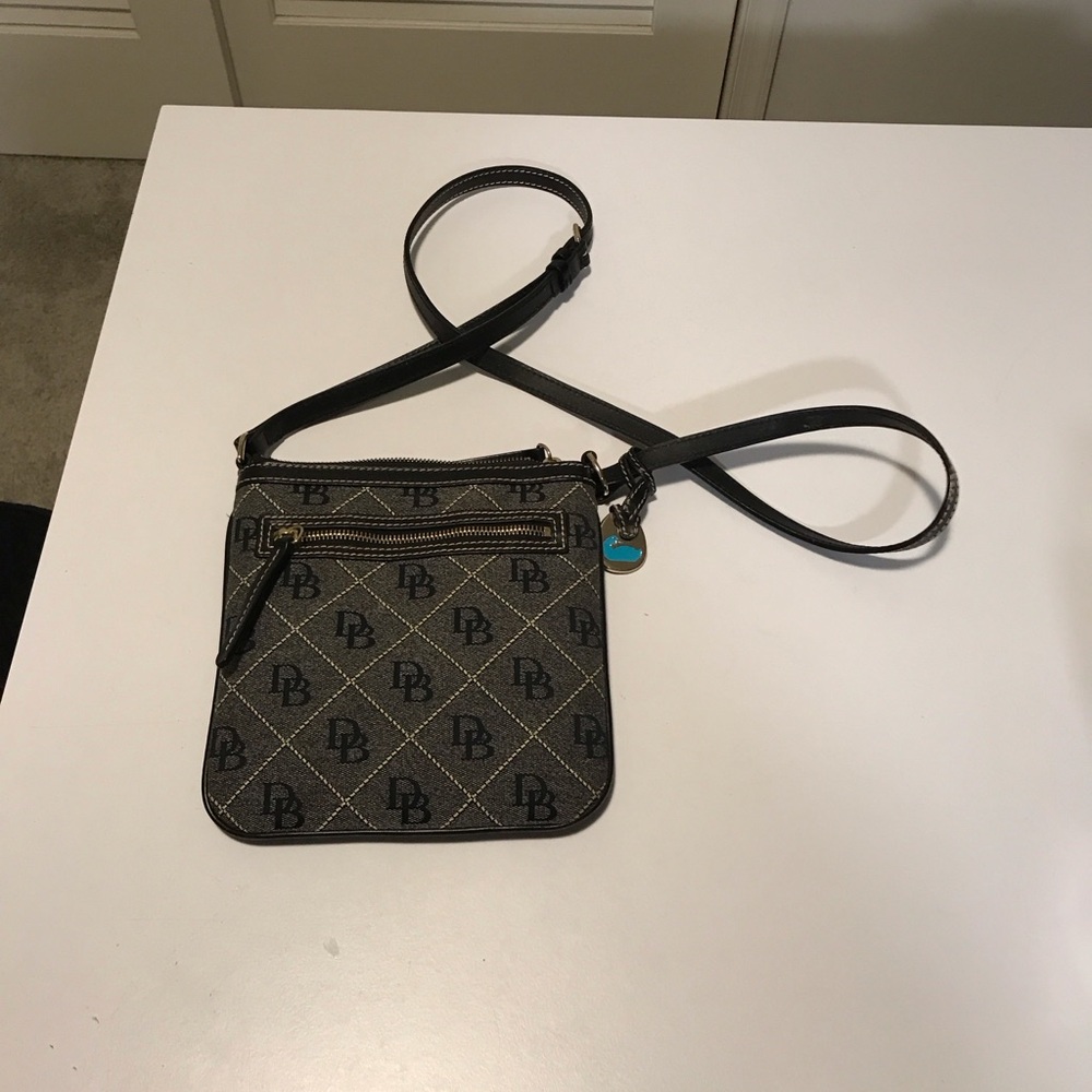 Preowned Dooney & Bourke Crossbody signature canvas purse - black